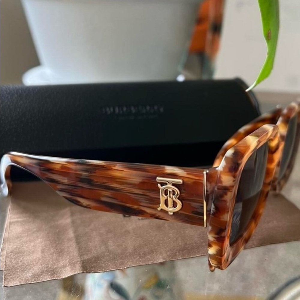 Burberry Turtoise Oversized Glasses